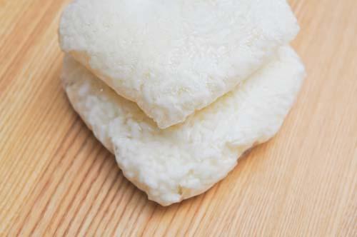 ラップで包むときは四角く平らに