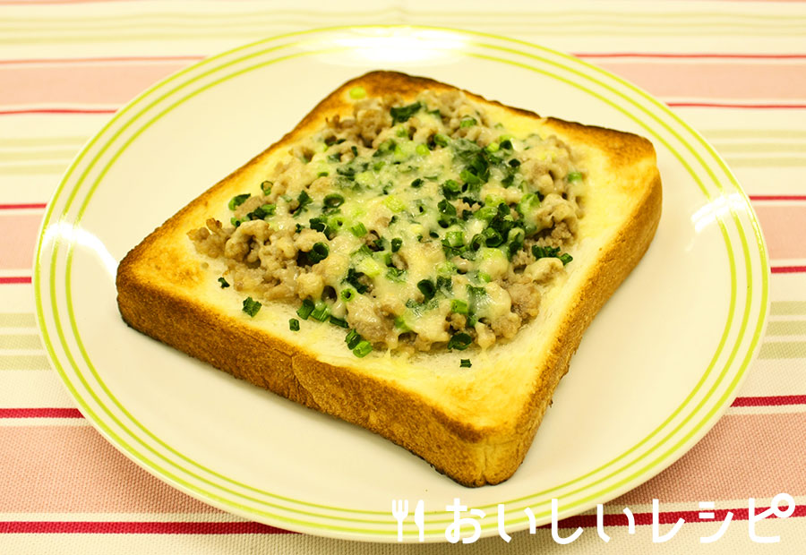 ねぎたっぷり 塩そぼろトースト