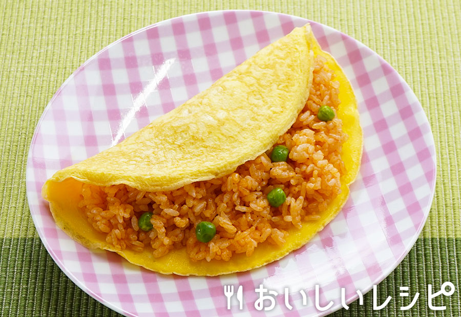 チキントマト味のオムライス