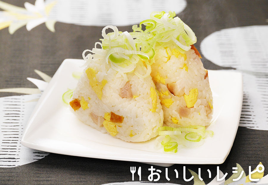 混ぜごはんおにぎり(鶏だし風味)