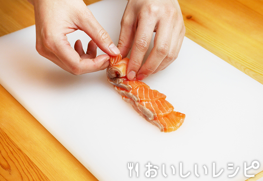 迷ったらこれ 花の形のお刺身サラダ おいしいレシピ エバラ食品