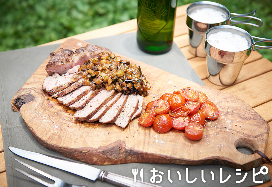 塊ポークステーキの具だくさんソース