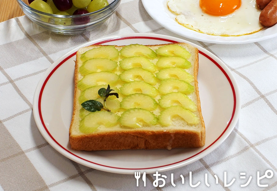 浅漬けベジトースト〈セロリ〉