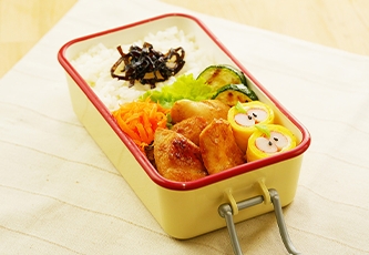 冷めてもジューシー焼くだけシンプル鶏むねステーキ弁当