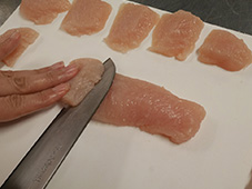 ④※そぎ切りにすることで、厚みが均等になり火の通りが均一に!さらに、断面が広くなるため、たれがよくしみ込みます!